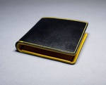 二つ折り財布（コイン＆カードポケット縦向きタイプ）